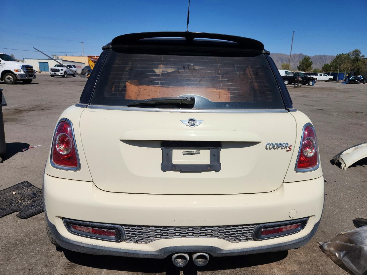 2011 Mini Cooper S Beige vin: WMWSV3C5XBTY12441