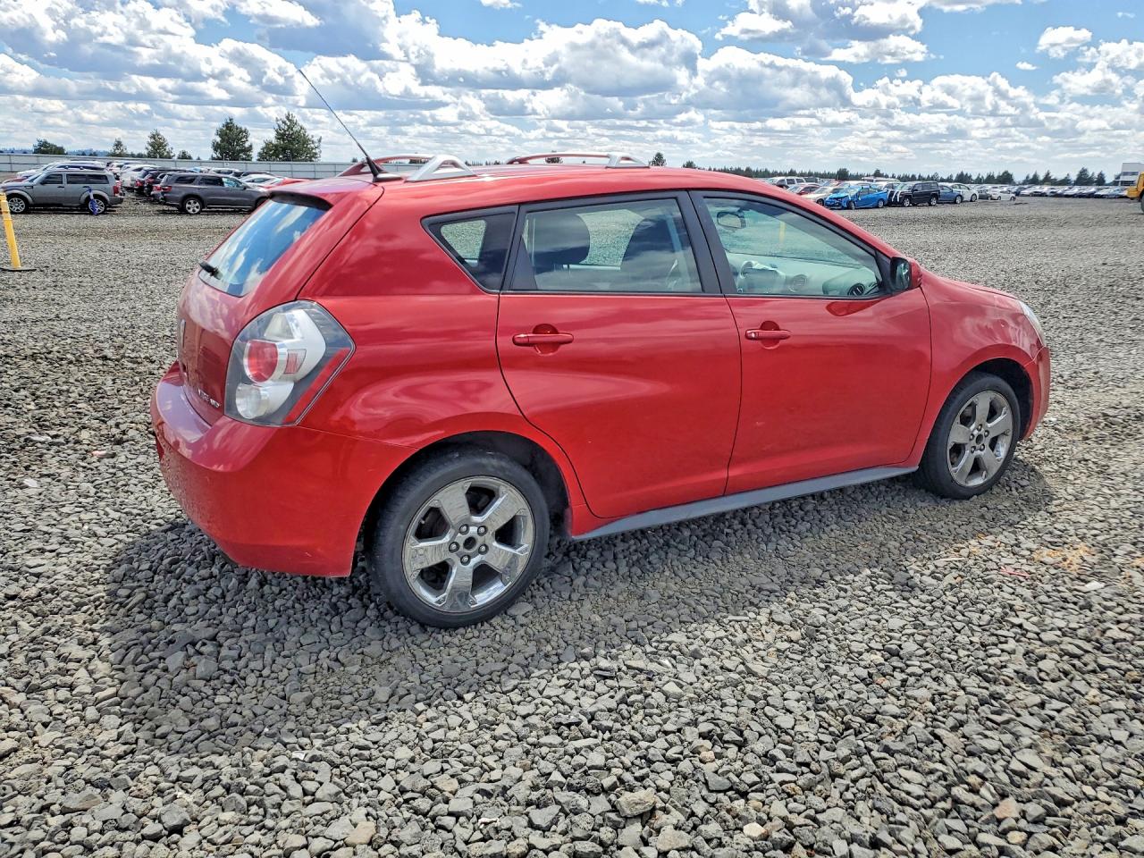 2009 Pontiac Vibe Red vin: 5Y2SM67089Z463339