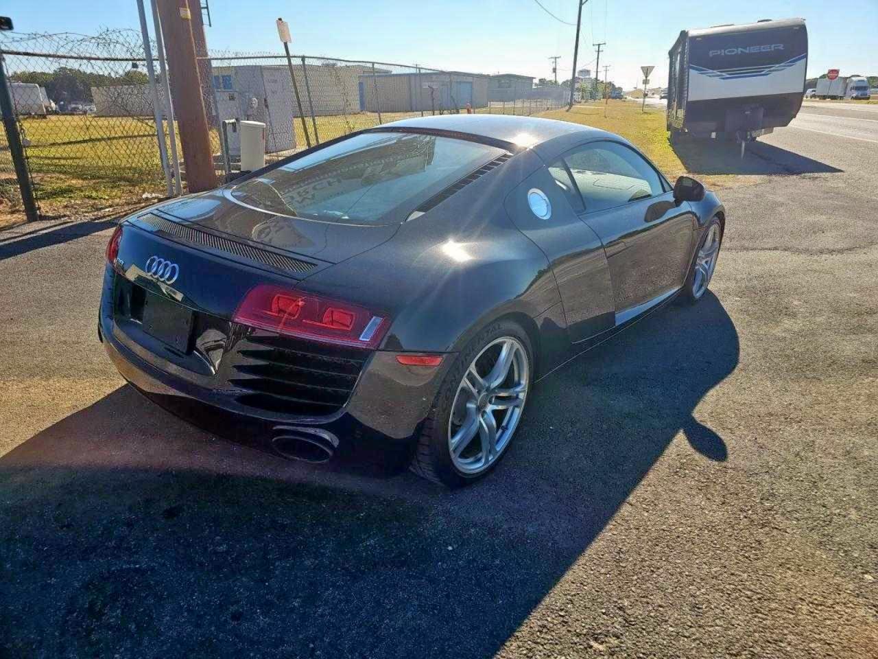 2012 Audi R8 4.2 Quattro Black vin: WUADUAFG1CN002818