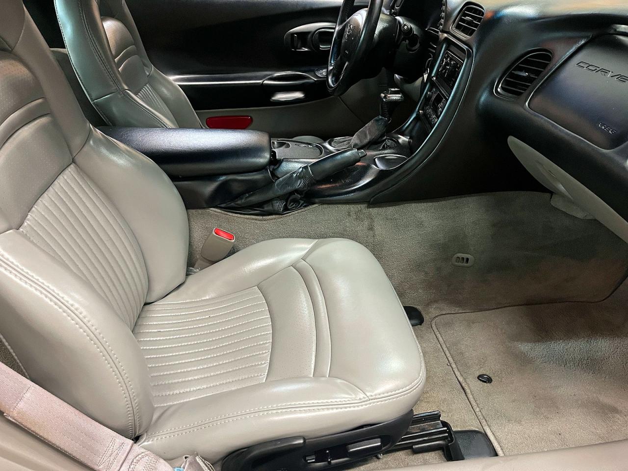1998 Chev Corvette Silver vin: 1G1YY22G4W5128490