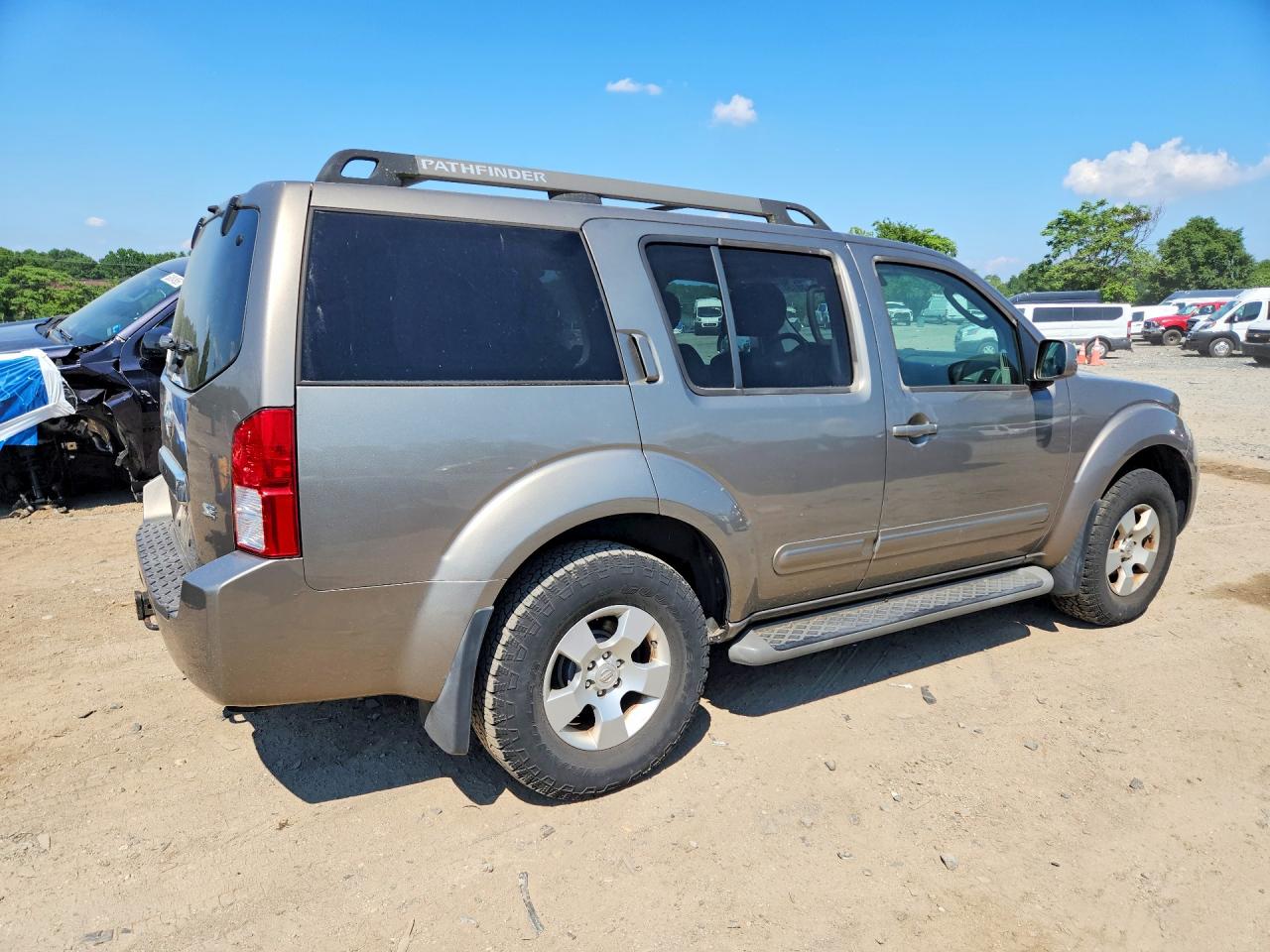 2005 Niss Pathfinder Tan vin: 5N1AR18W35C768484