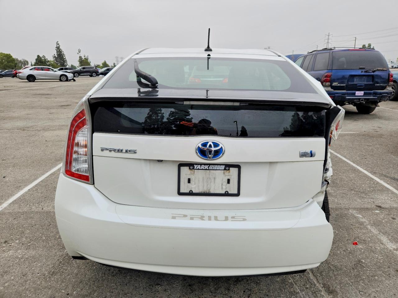 2014 Toyota Prius Three White vin: JTDKN3DU7E1781321