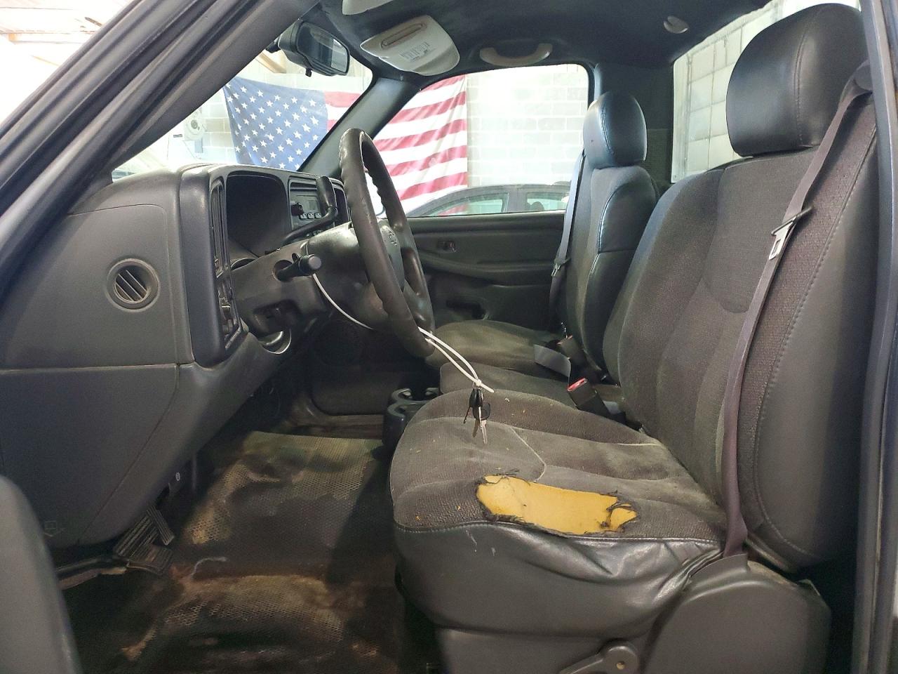 2004 Chevrolet Silverado C1500 Белый vin: 1GCEC14V84Z270281