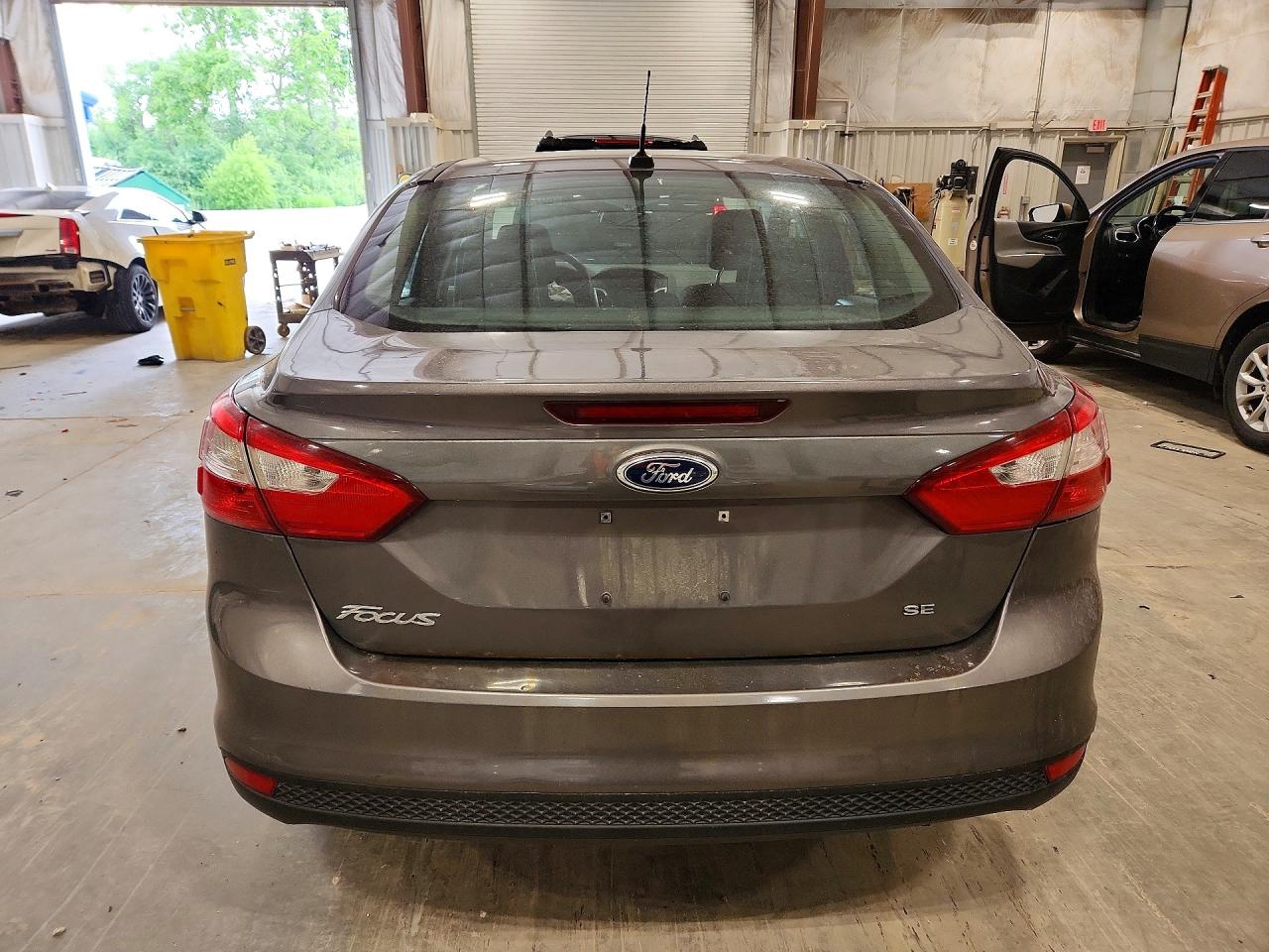 2012 Ford Focus Se Gray vin: 1FAHP3F23CL353396