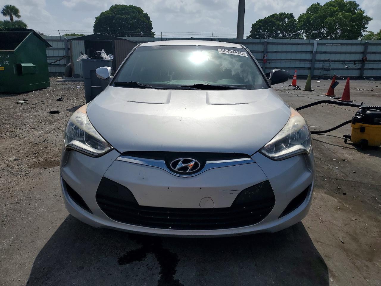 2015 Hyundai Veloster Base Silver vin: KMHTC6AD1FU228546