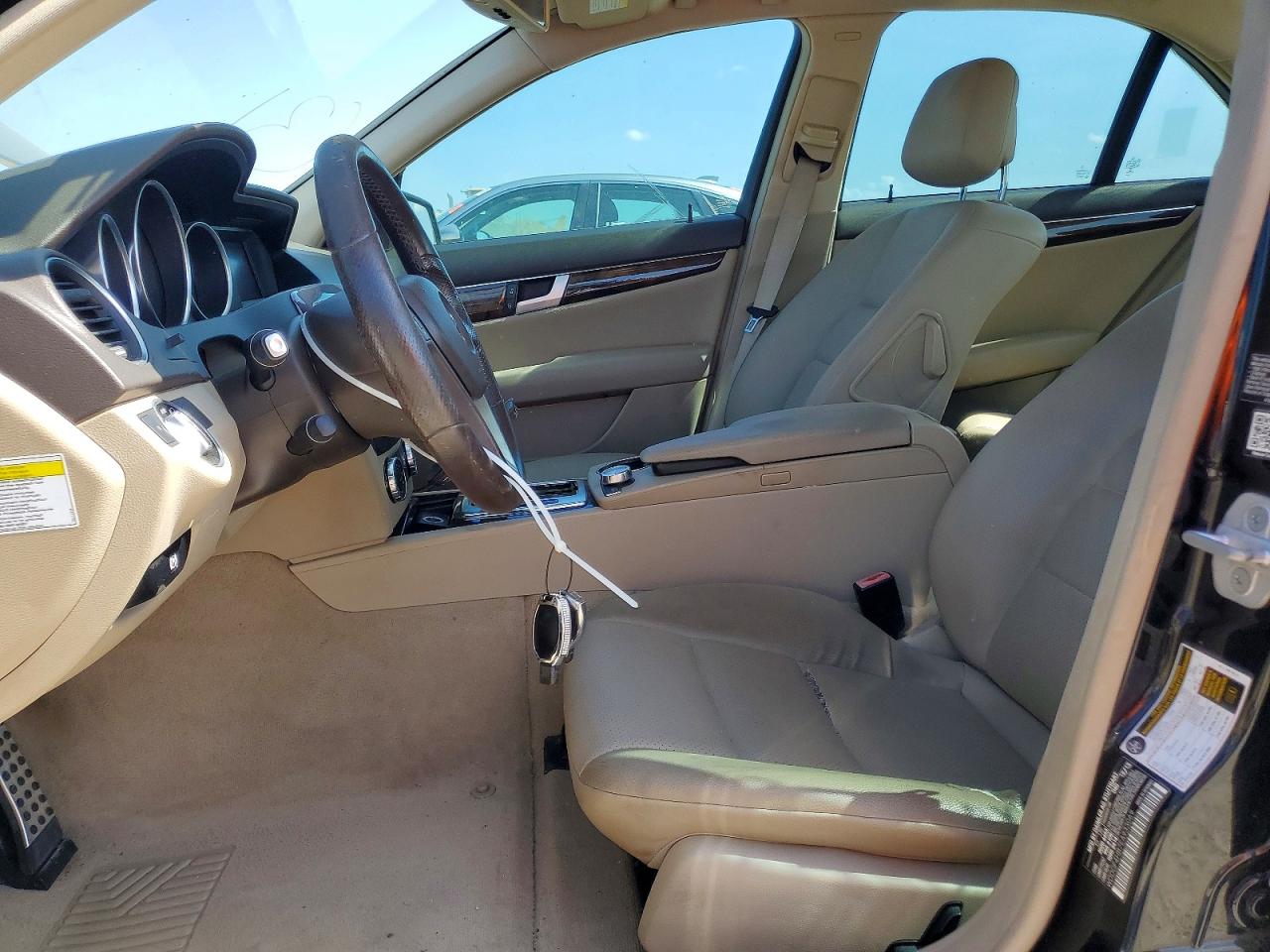 2014 Mercedes-benz C 250 Черный vin: WDDGF4HB7EA933069
