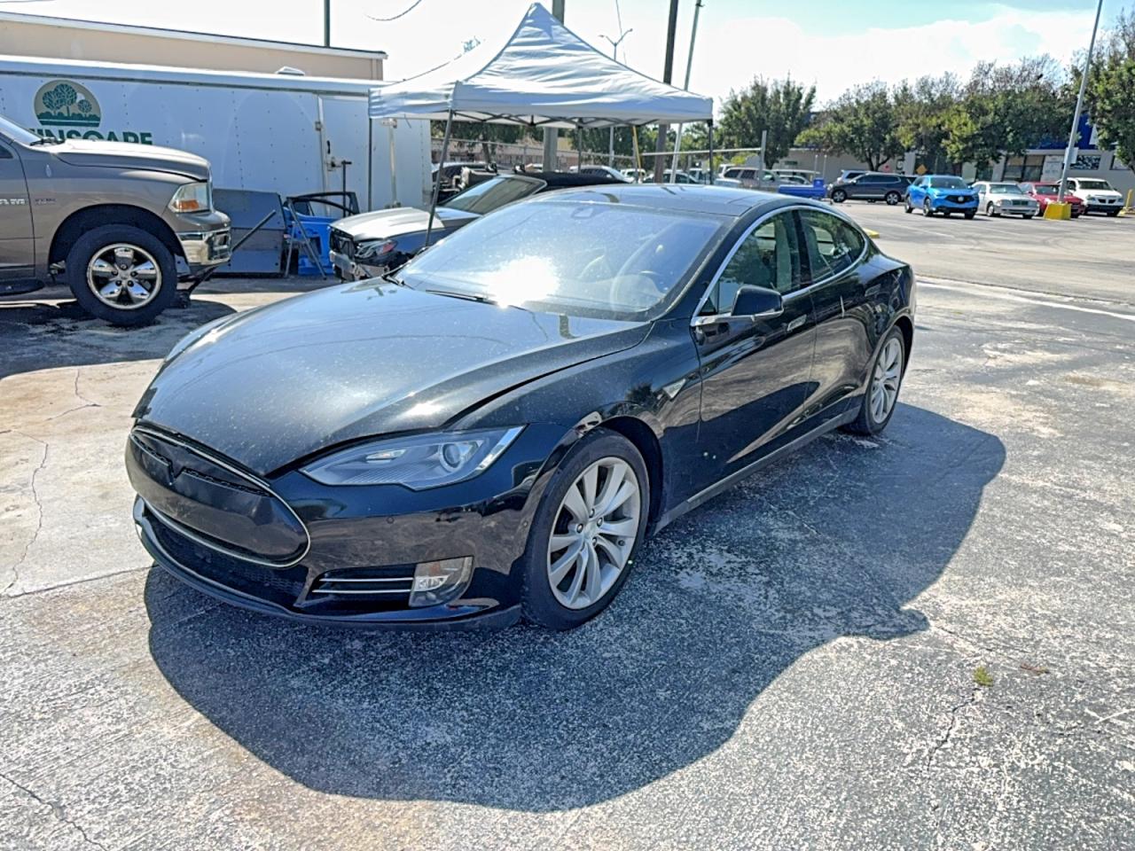 2014 Tesla Model S Black vin: 5YJSA1H1XEFP66125