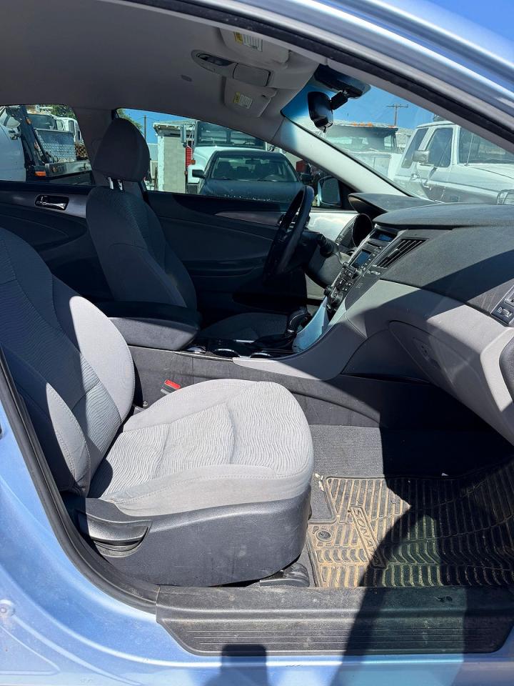 2015 Hyundai Sonata Hybrid Base Blue vin: KMHEC4A41FA121110