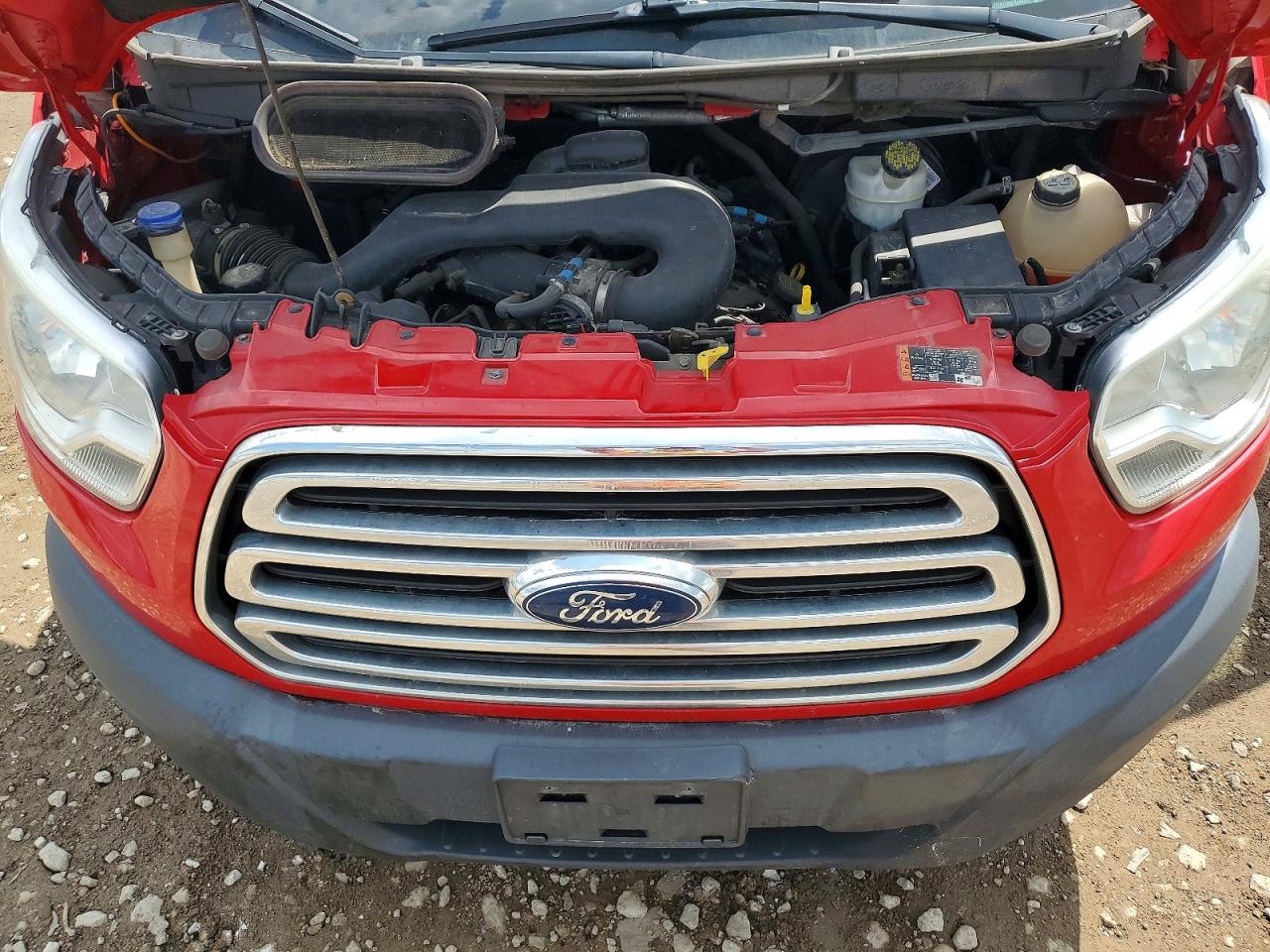 2015 Ford Transit T-250 Red vin: 1FTYR1YM4FKA83354