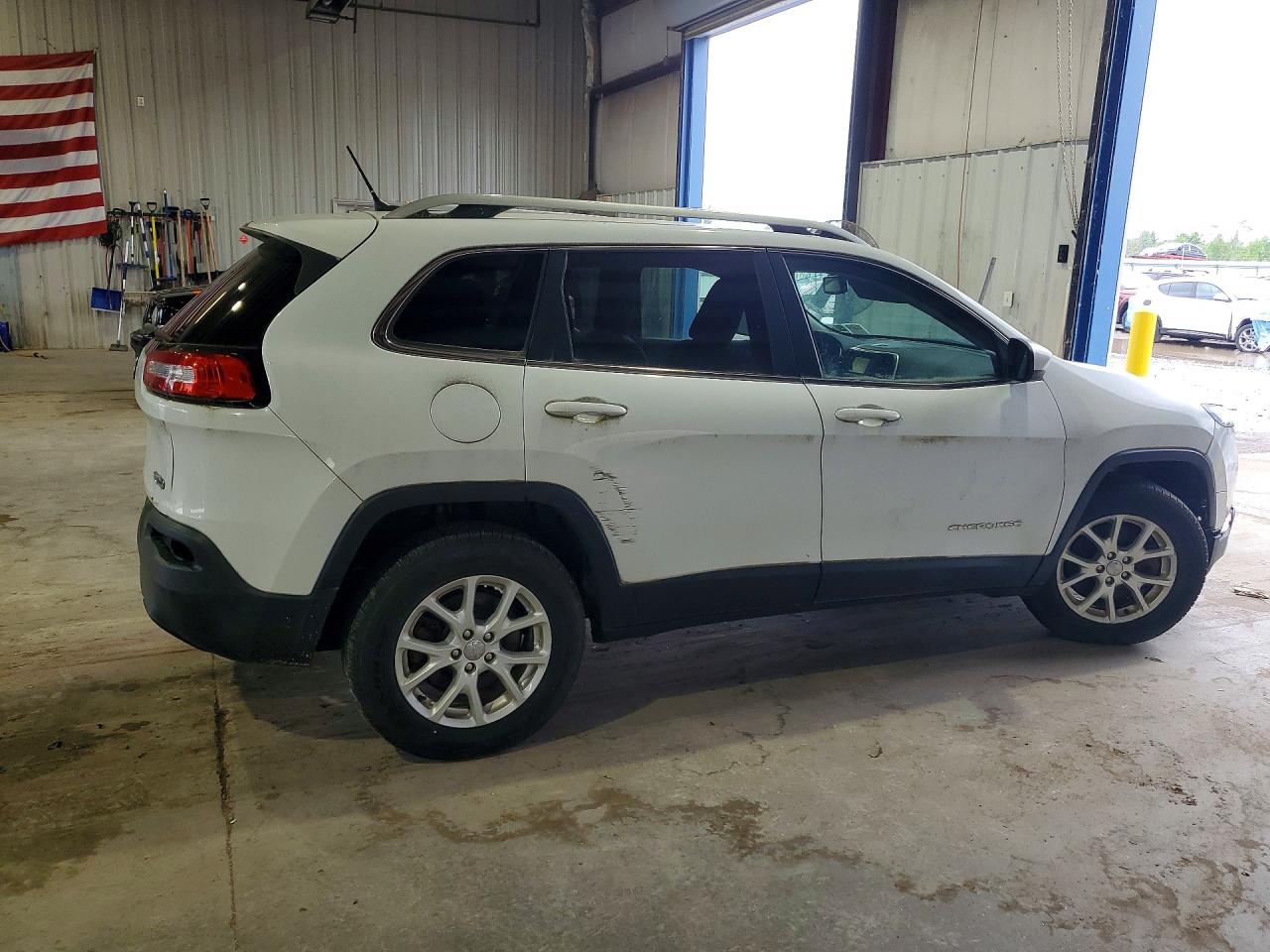 2014 Jeep Cherokee Latitude White vin: 1C4PJMCB4EW183908