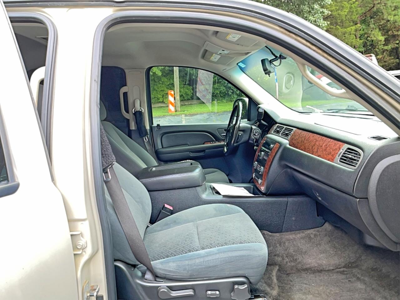 2008 Chevrolet Avalanche C1500 Gold vin: 3GNEC12008G272921