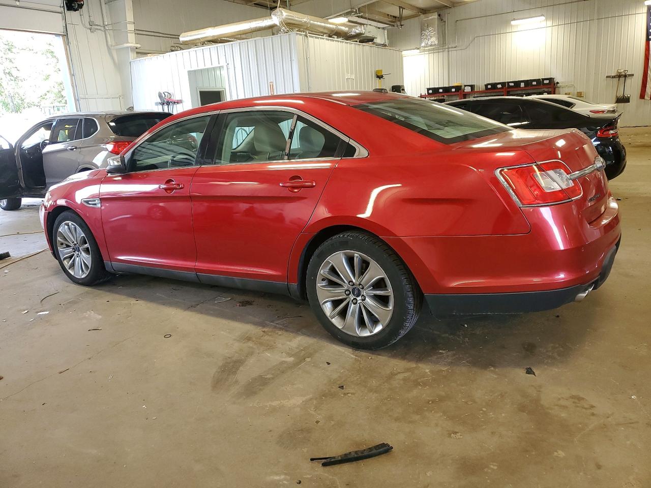 2012 Ford Taurus Limited Red vin: 1FAHP2FW1CG103628