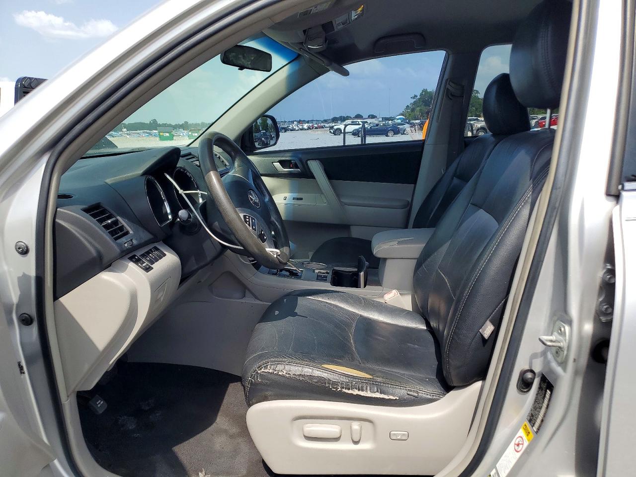 2013 Toyota Highlander Plus Silver vin: 5TDZK3EH2DS097030