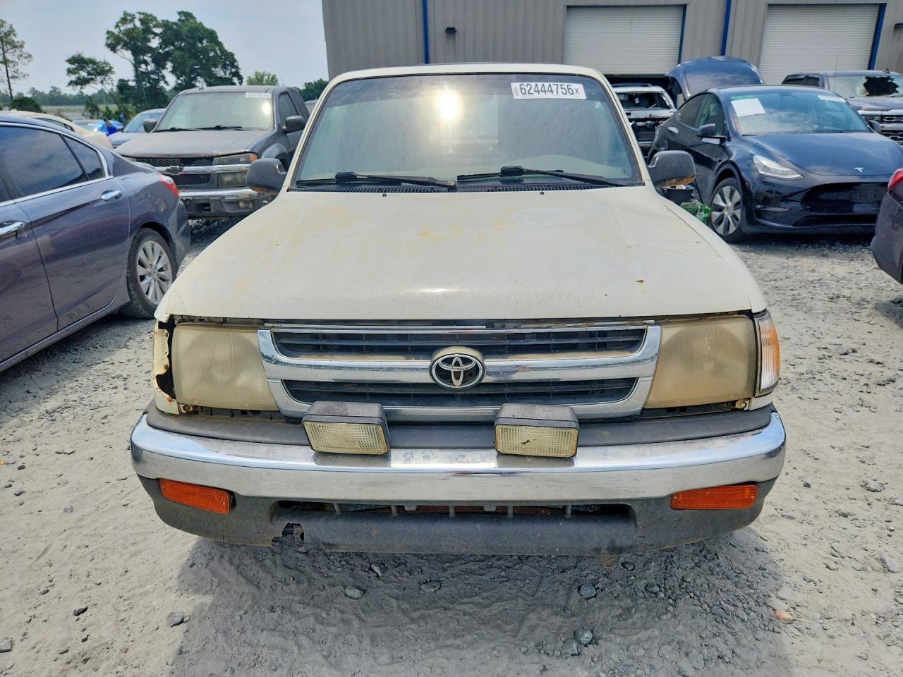 2000 Toyota Tacoma Base White vin: 4TANL42NXYZ590367