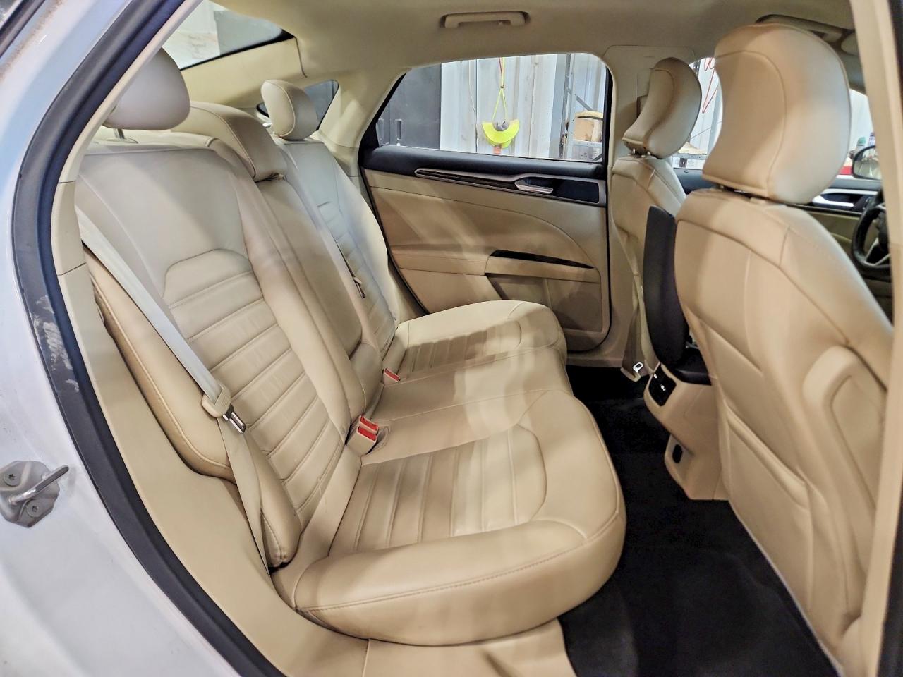 2016 Ford Fusion Se White vin: 1FA6P0HDXG5132327