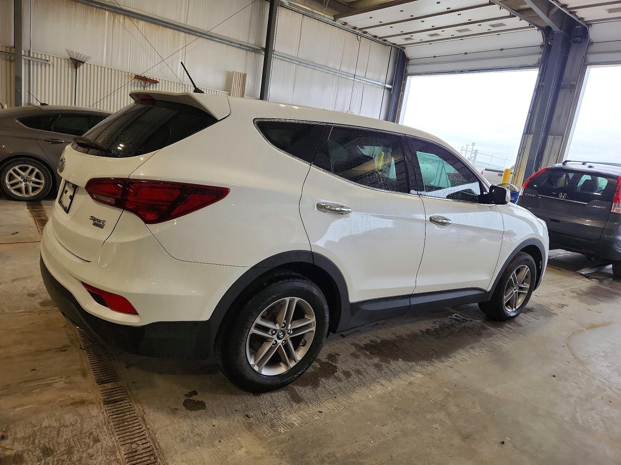 2018 Hyundai Santa Fe Sport 2.4l Белый vin: 5NMZTDLB7JH062872