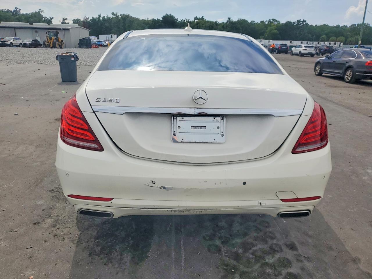 2015 Mercedes-benz S 550 Белый vin: WDDUG8CB2FA145333