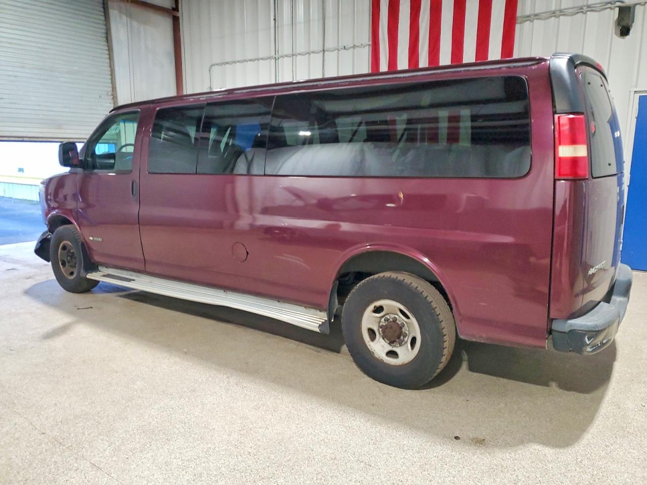2003 Chevrolet Express G3500 Red vin: 1GAHG39U031231526