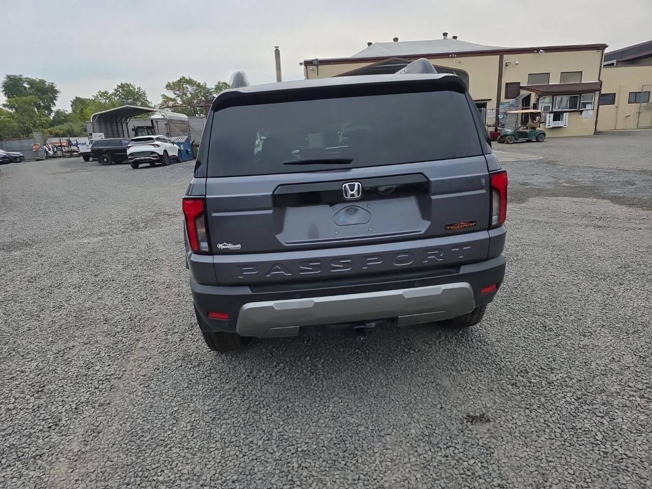 2026 Honda Passport Trail Sport Серый vin: 5FNYF9H51TB010726