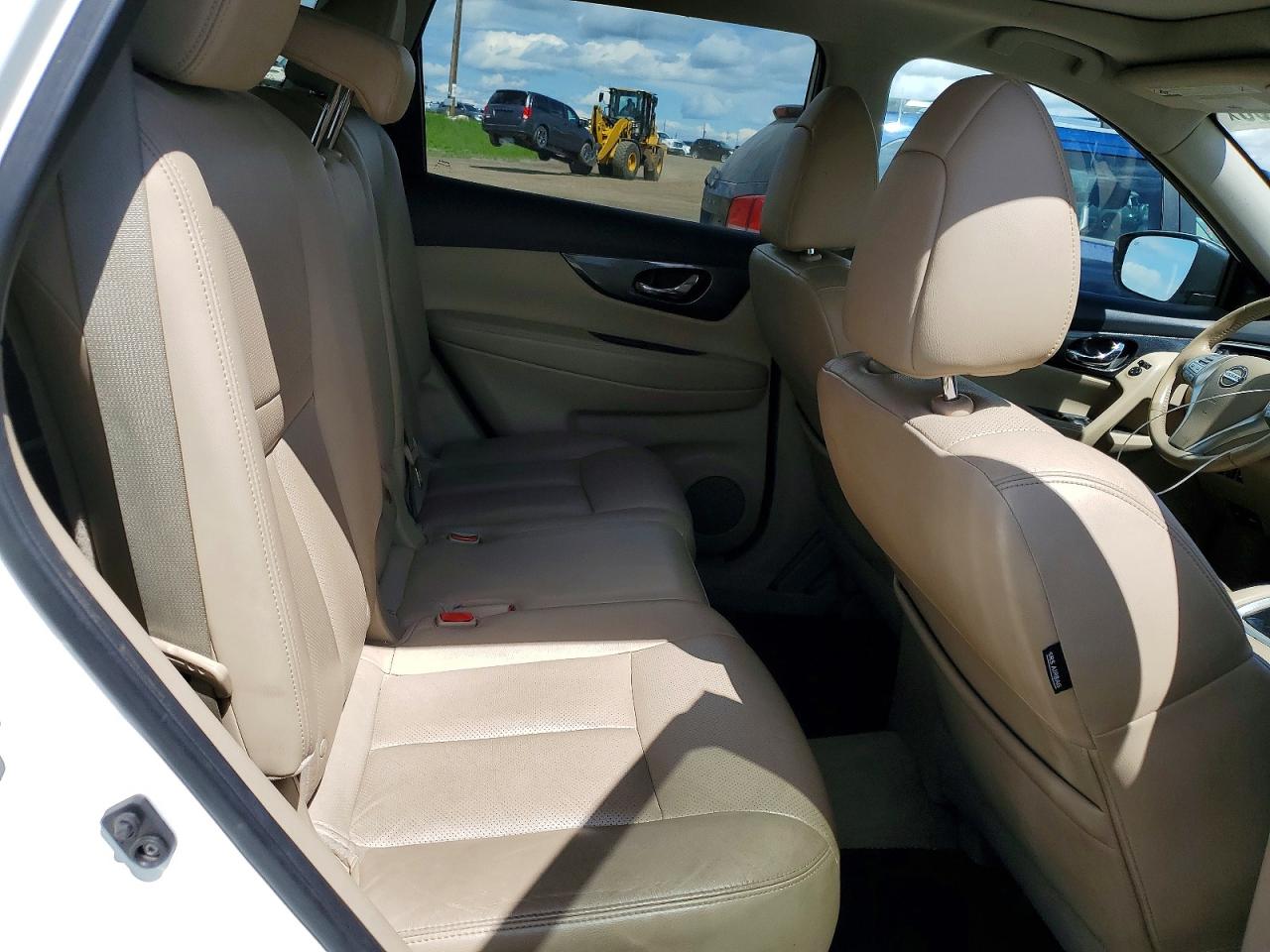 2015 Nissan Rogue S White vin: 5N1AT2MV9FC804233