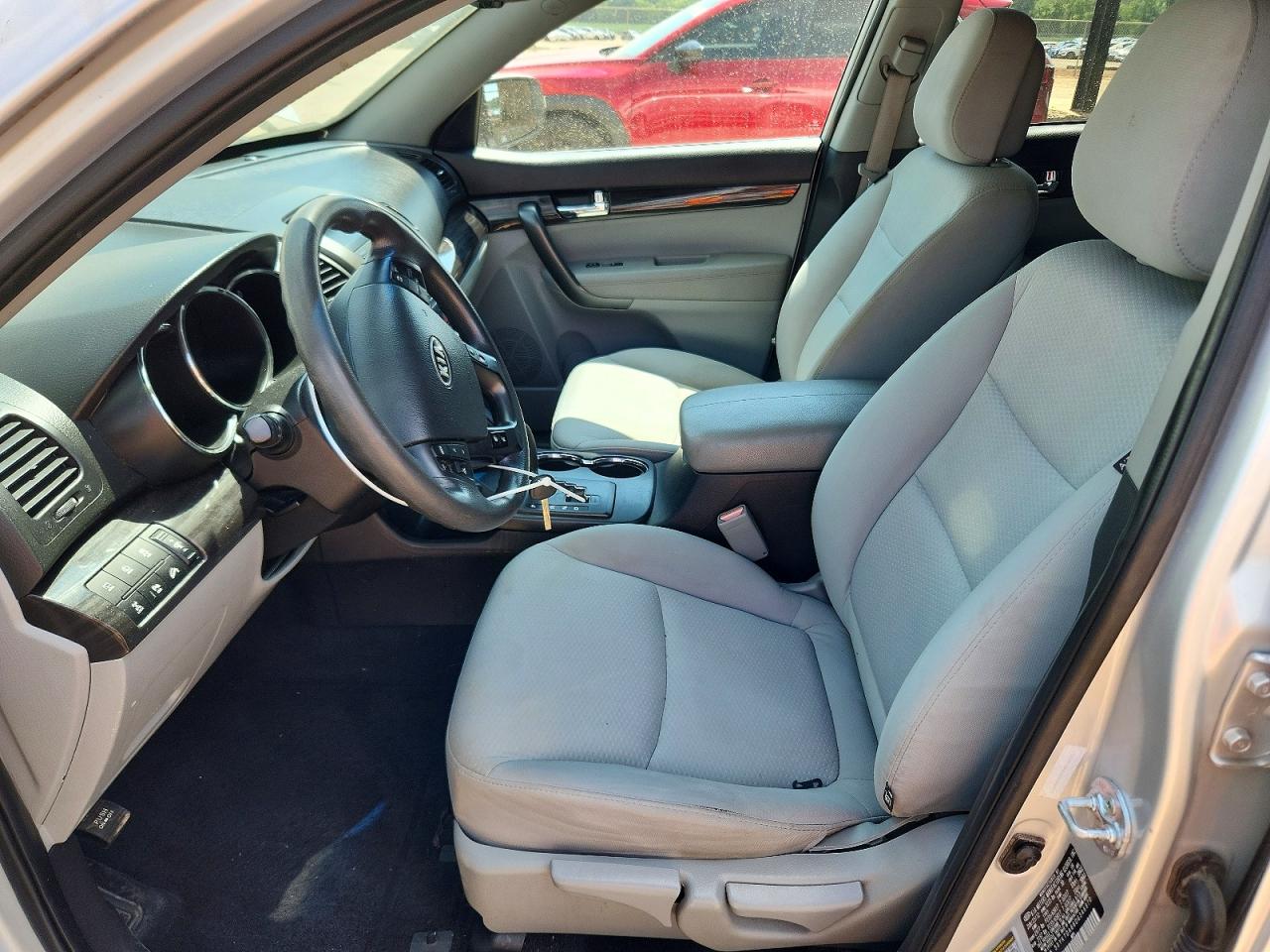 2013 Kia Sorento Lx Серебряный vin: 5XYKTDA66DG346970