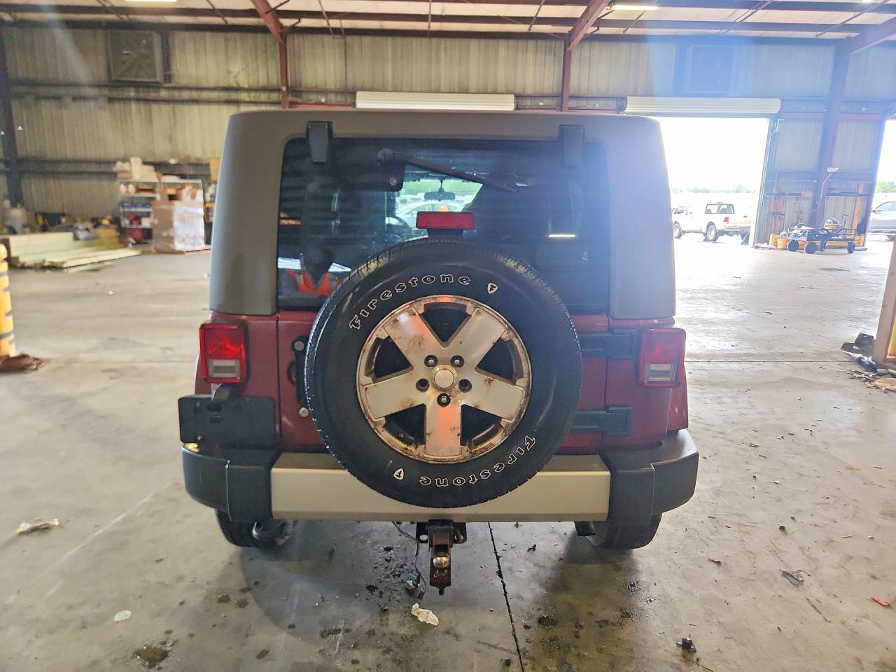 2009 Jeep Wrangler Unlimited Sahara Red vin: 1J4GA59169L750562