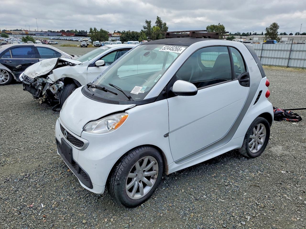 2015 Smart Fortwo Pure White vin: WMEEJ3BA1FK805658