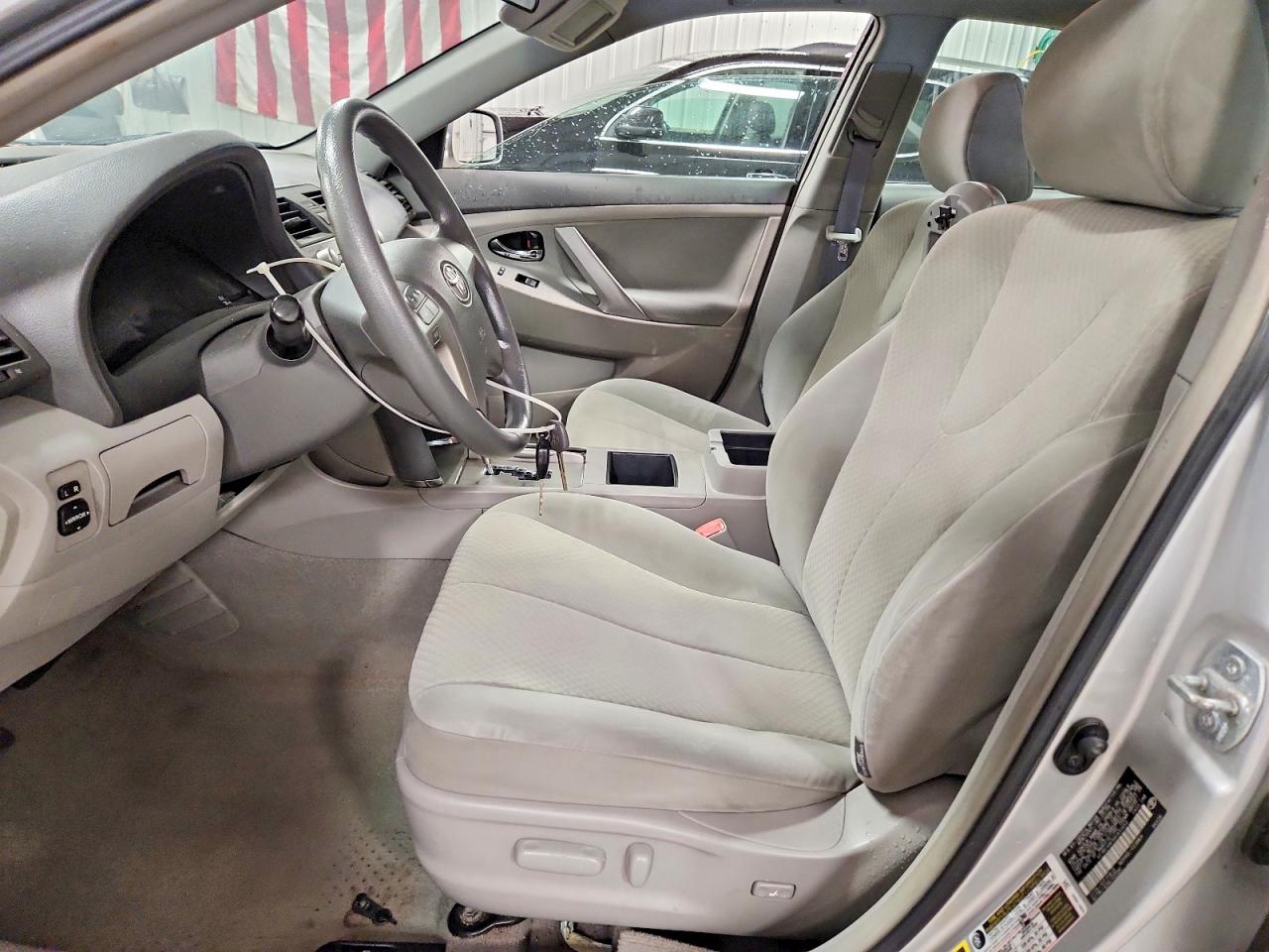 2009 Toyota Camry Le Silver vin: 4T1BE46K99U833050