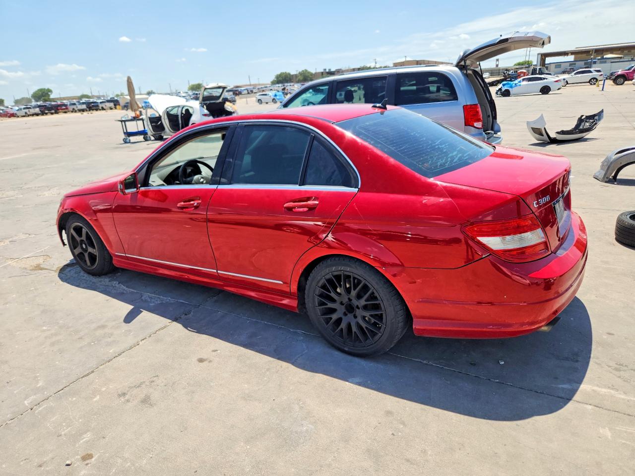 2011 Mercedes-benz C 300 Red vin: WDDGF5EB4BR183248