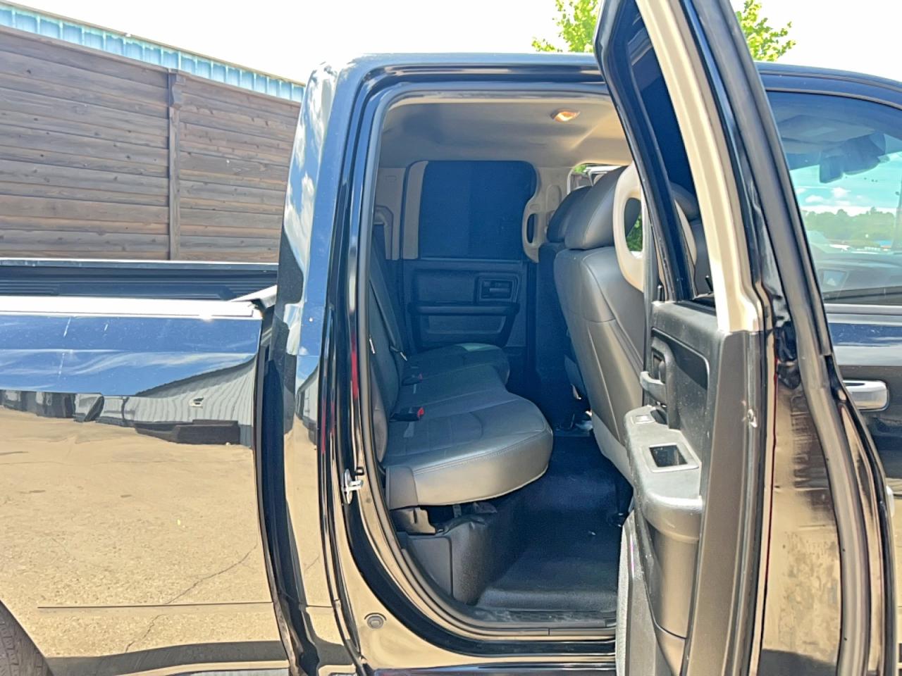2020 Ram 1500 Classic Tradesman Black vin: 1C6RR6FG1LS128137