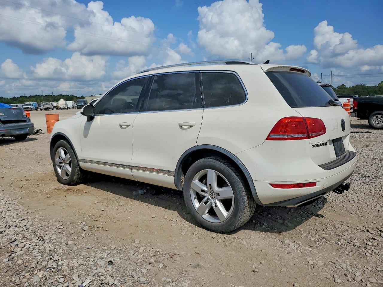 2011 Volkswagen Touareg V6 White vin: WVGFF9BP4BD005832