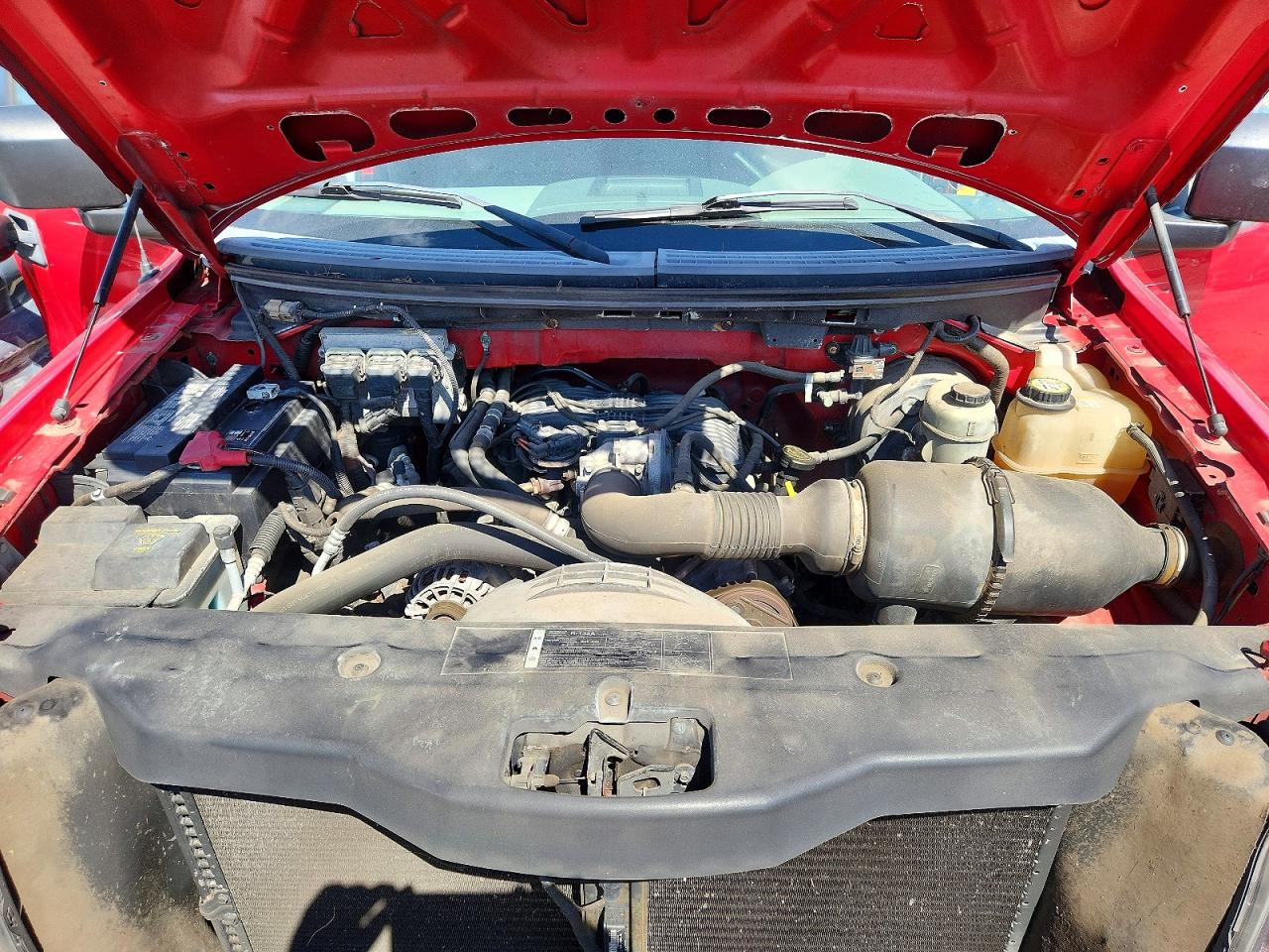 2005 Ford F150 Red vin: 1FTRF12245NB86940