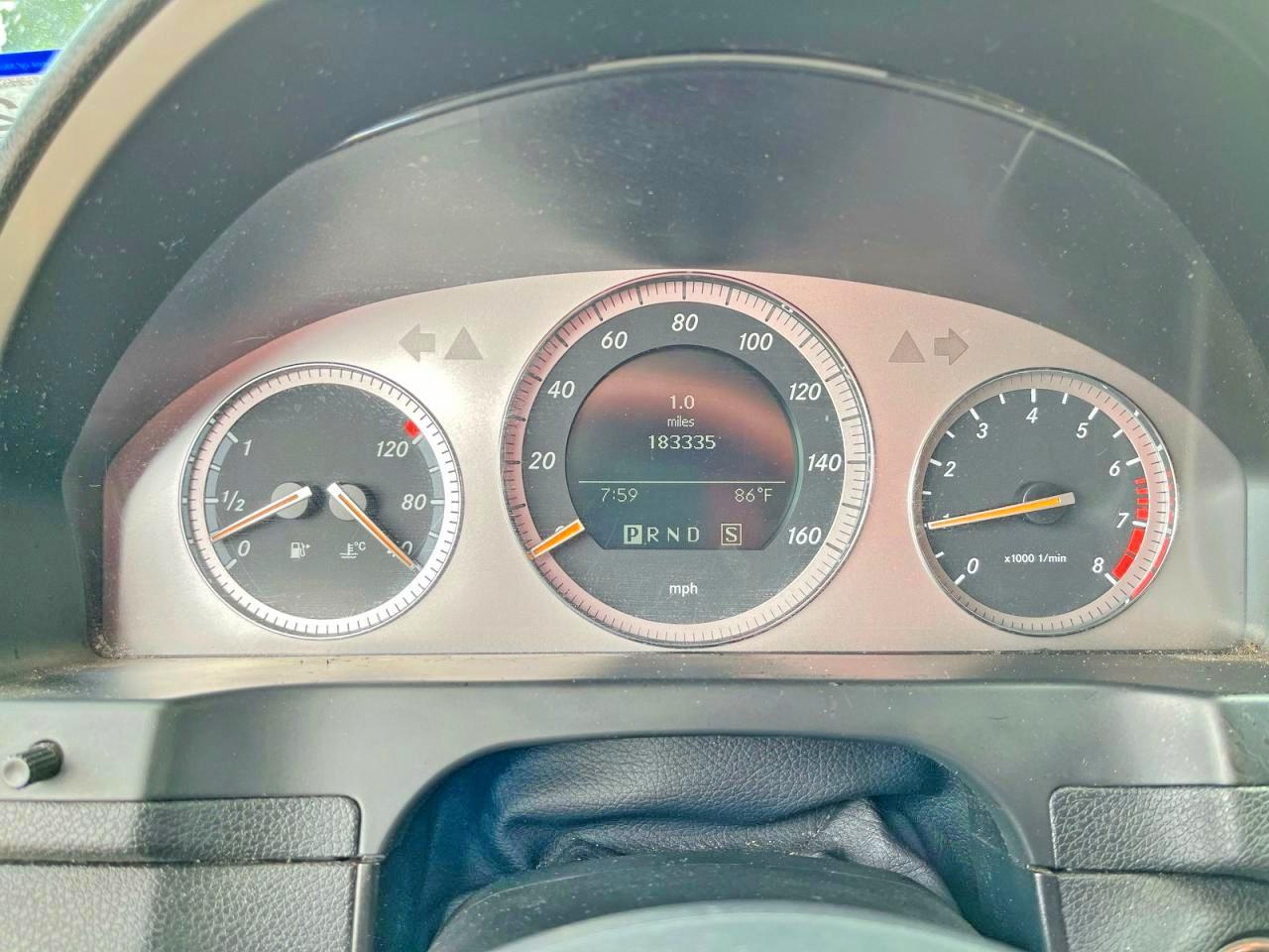 2008 Mercedes-benz C 300 Red vin: WDDGF54XX8R031853