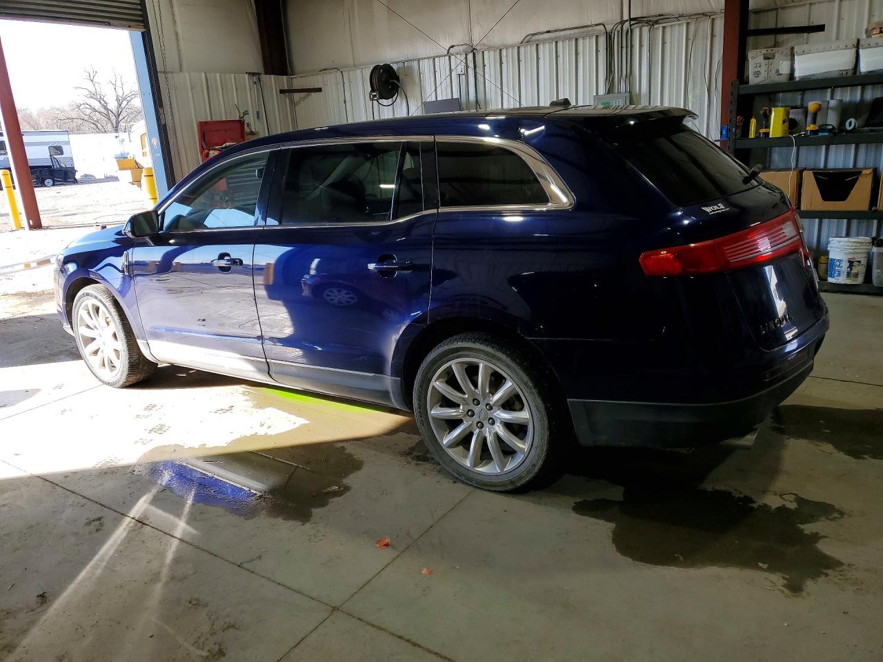 2011 Lincoln Mkt Blue vin: 2LMHJ5AR7BBJ52255
