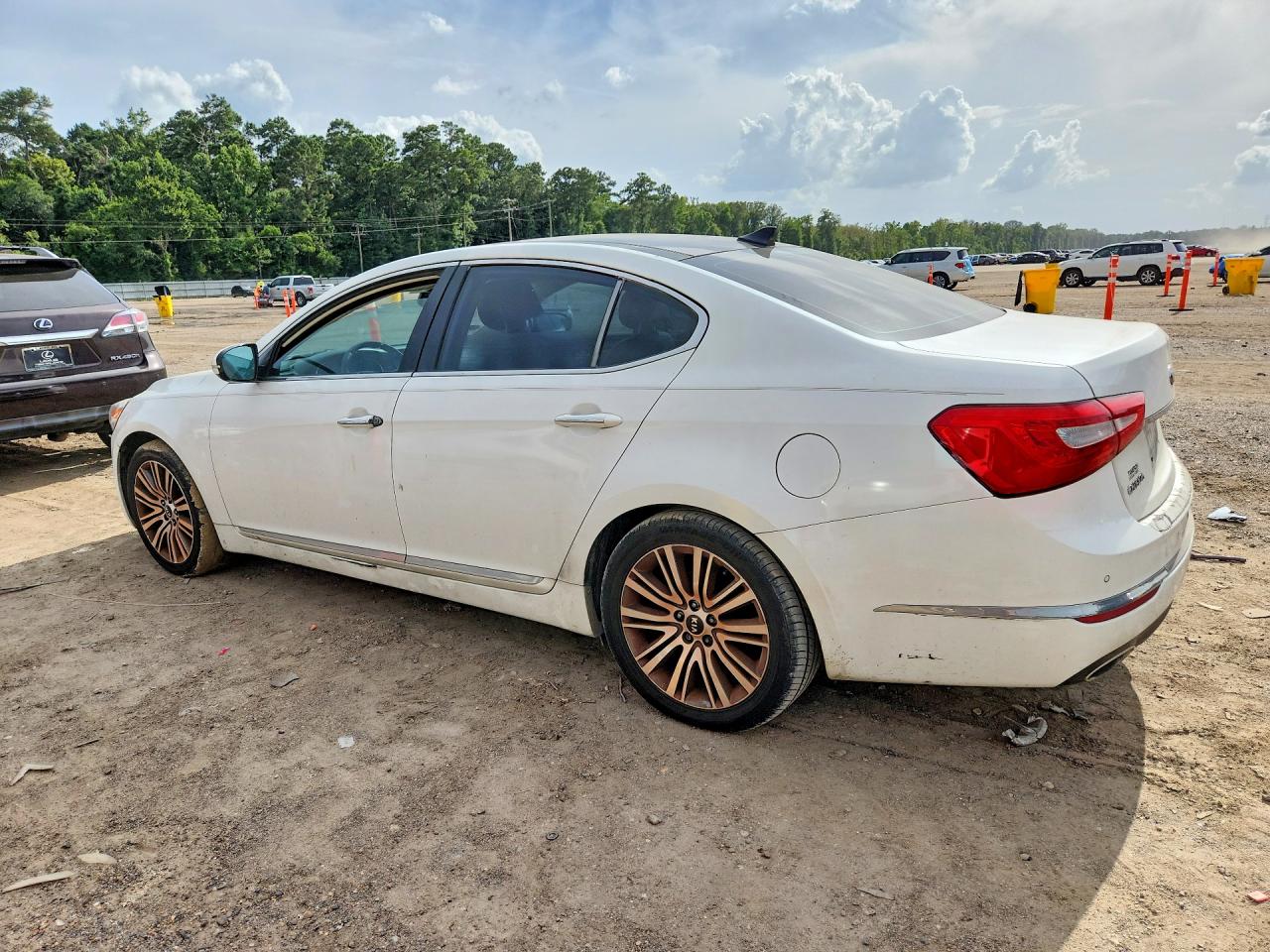 2015 Kia Cadenza Premium White vin: KNALN4D73F5185473