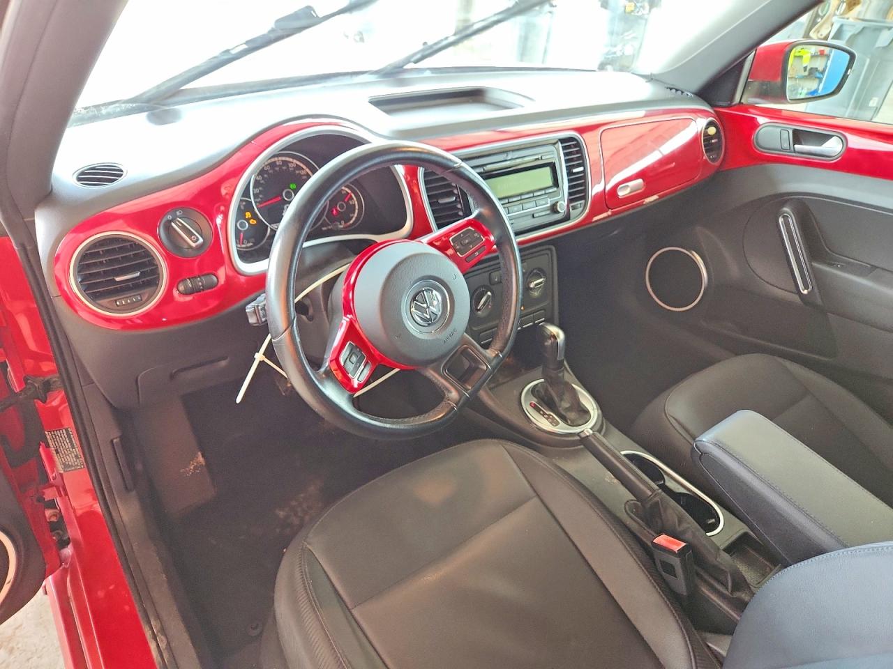 2014 Volkswagen Beetle Red vin: 3VWJX7ATXEM606912