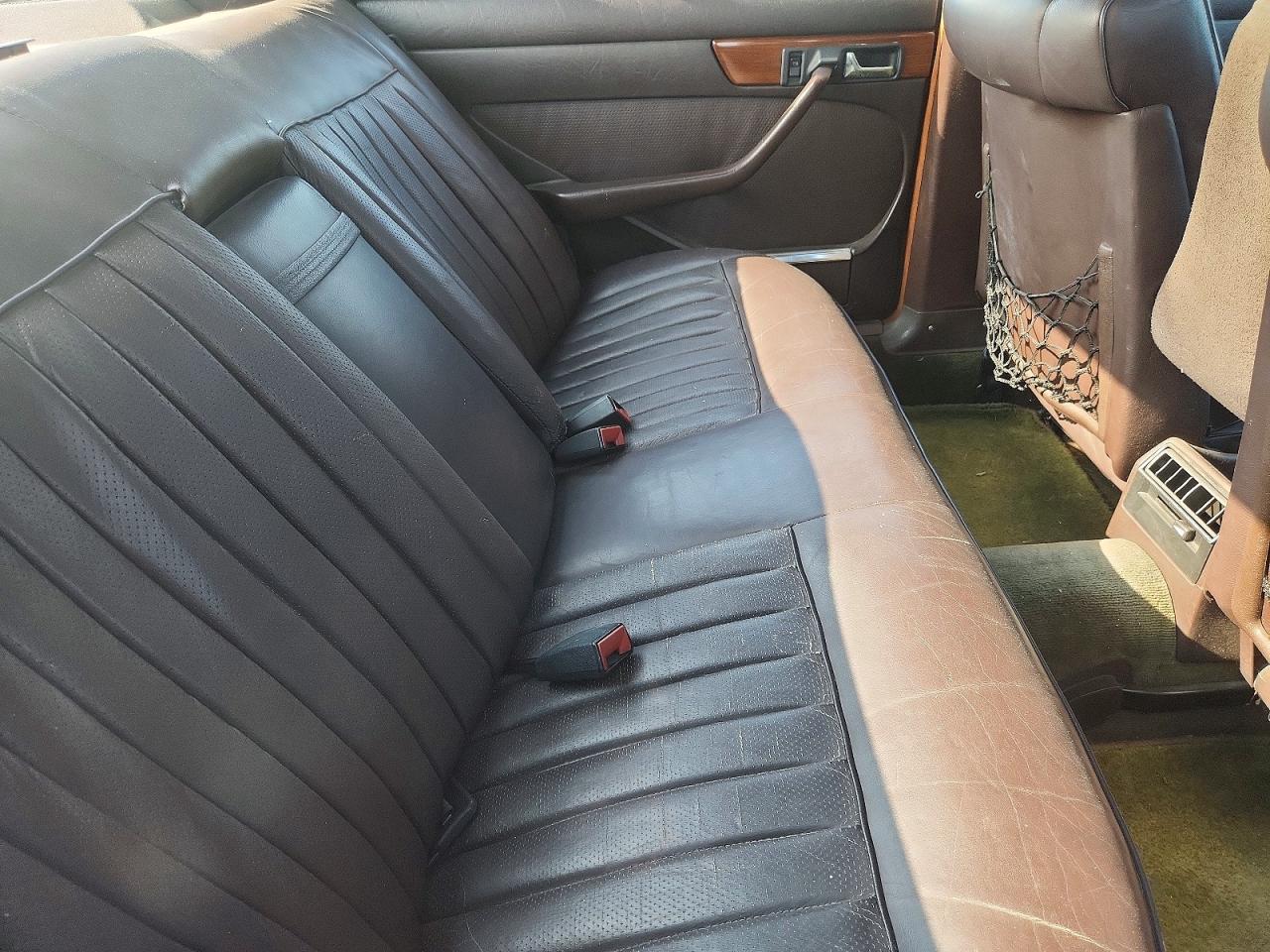 1984 Mercedes-benz 300 Sd Cream vin: WDBCB20A1EA035965