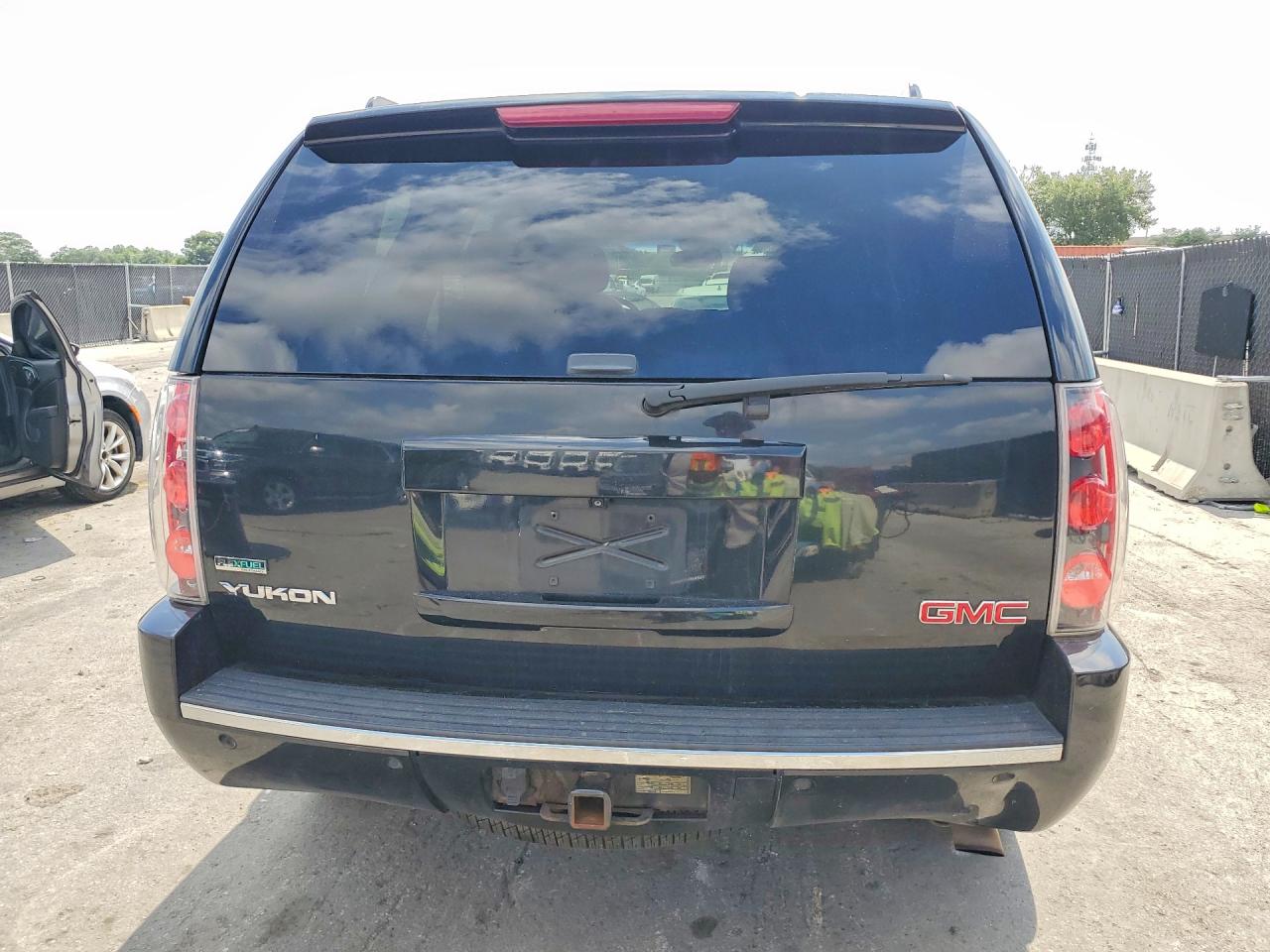 2012 Gmc Yukon Denali Black vin: 1GKS2EEF2CR186612