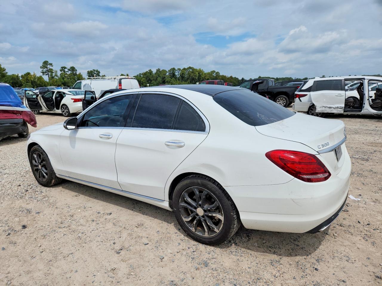 2015 Mercedes-benz C 300 4matic White vin: 55SWF4KB2FU001612