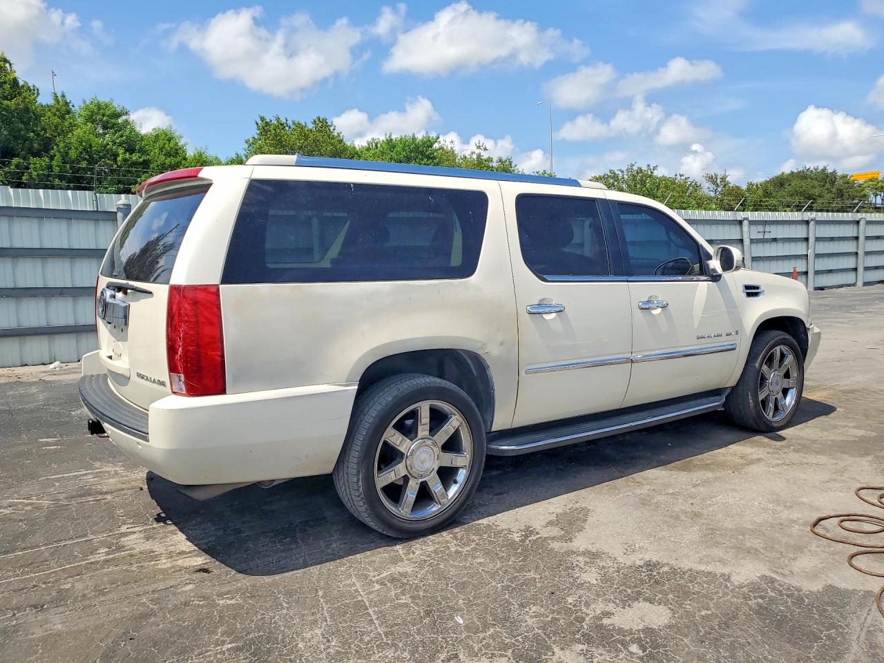 2008 Cadillac Escalade Esv White vin: 1GYFK66878R271742