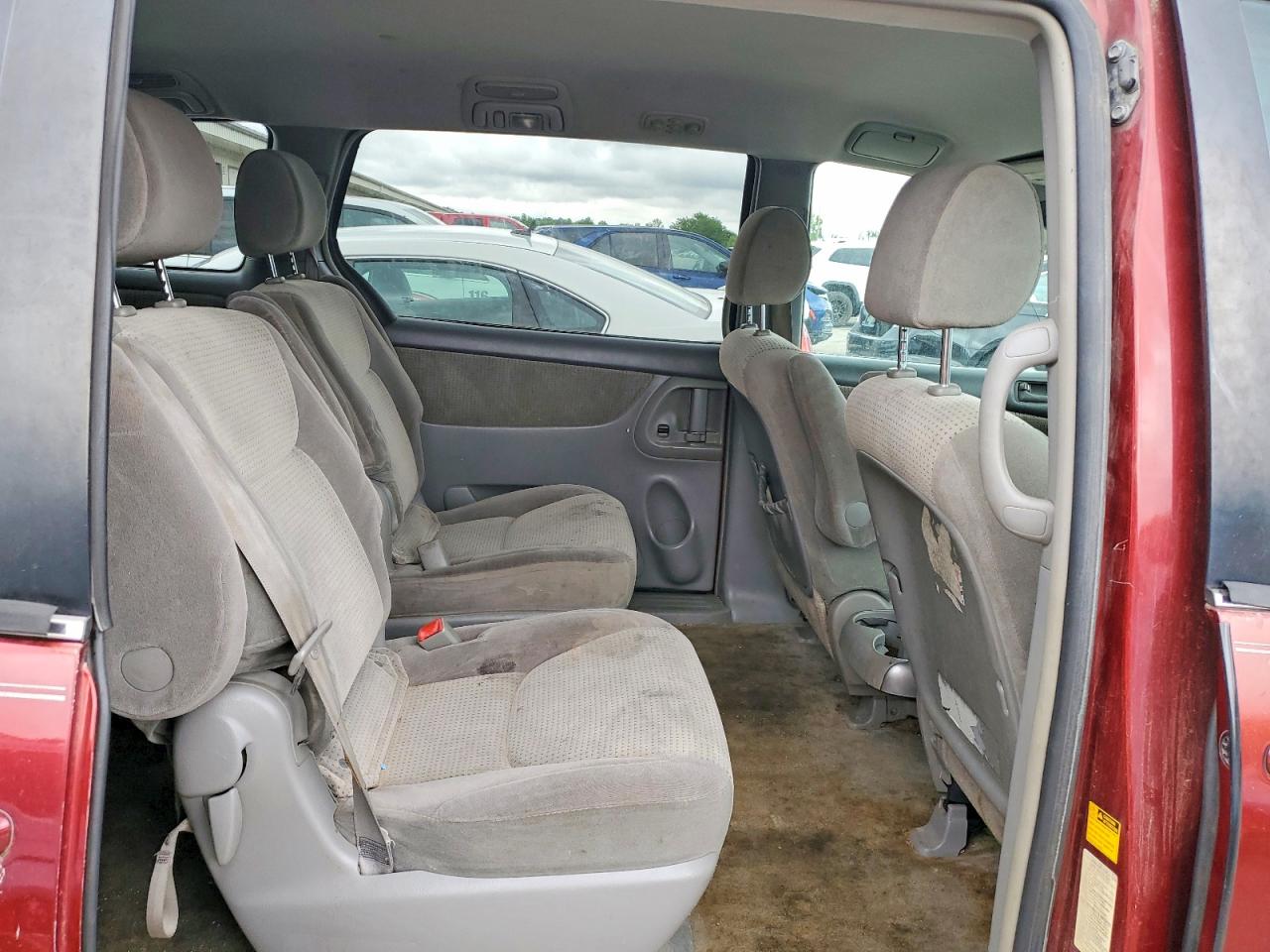 2008 Toyota Sienna Le 7-passenger Red vin: 5TDZK23C18S194243