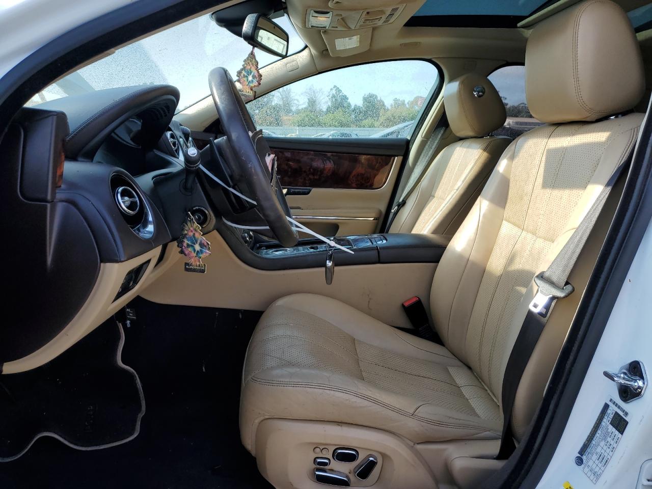 2013 Jaguar Xj White vin: SAJWA1C75D8V55556