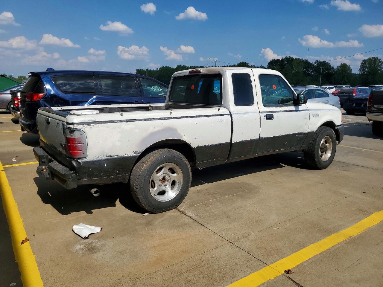 2005 Ford Ranger Super Cab White vin: 1FTYR14U95PB02357