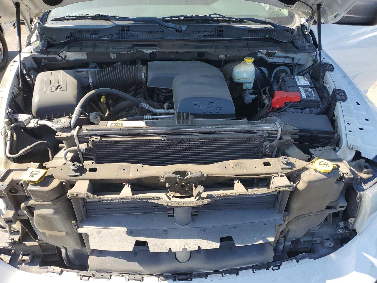 2015 Ram 1500 St White vin: 3C6JR6AG2FG698793