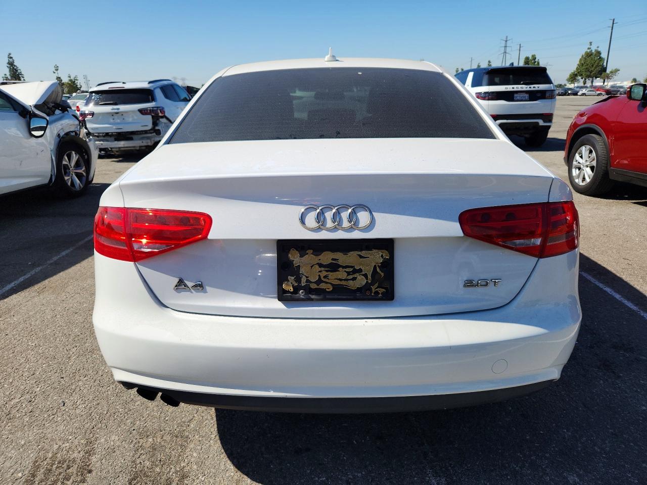 2013 Audi A4 Premium Белый vin: WAUAFAFLXDN037380