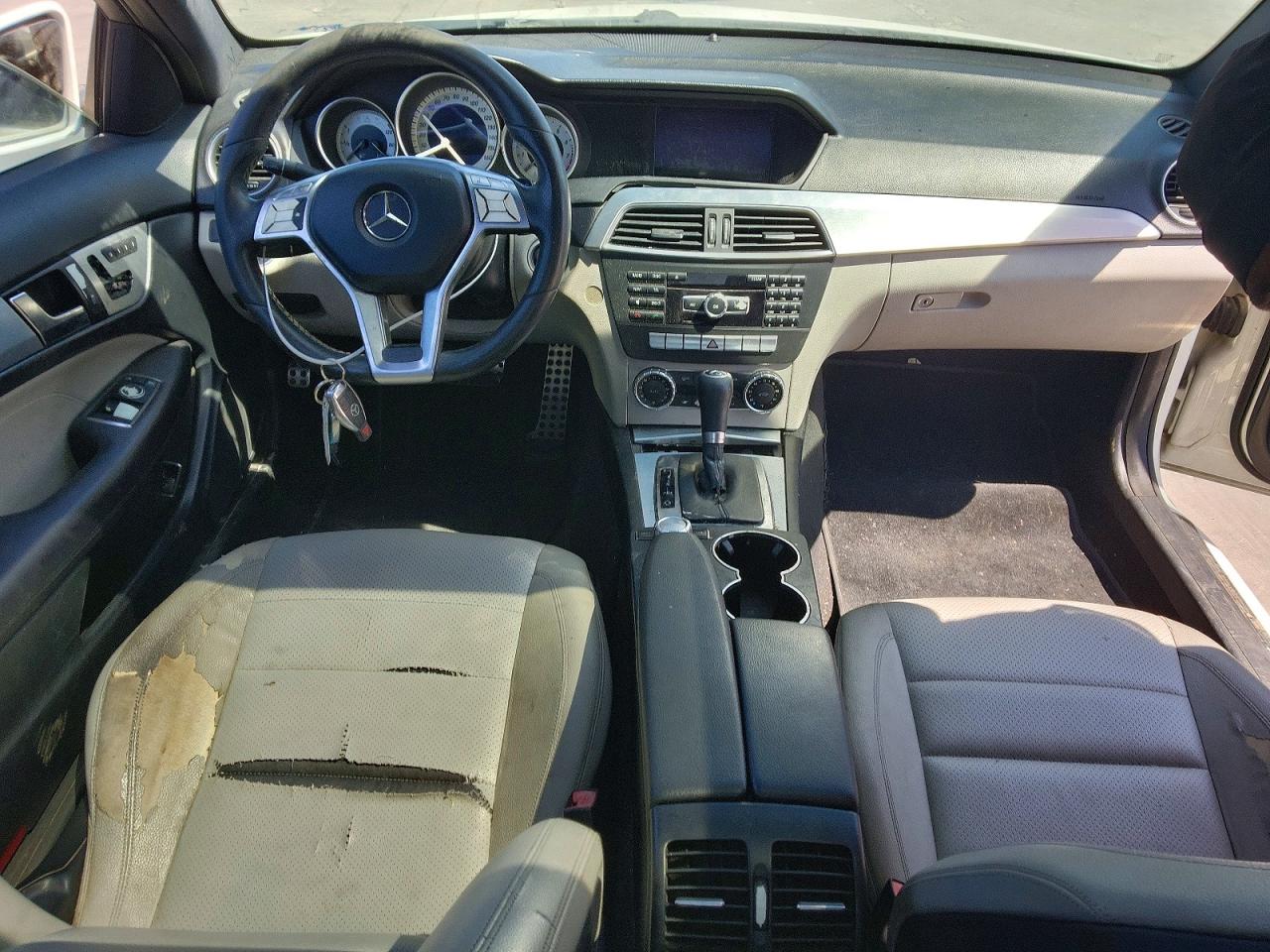 2012 Mercedes-benz C 250 White vin: WDDGJ4HB1CF752757