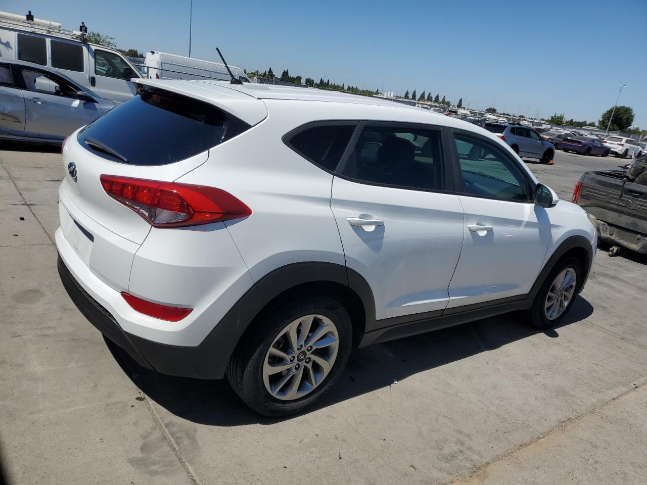 2018 Hyundai Tucson Se Белый vin: KM8J23A47JU676842