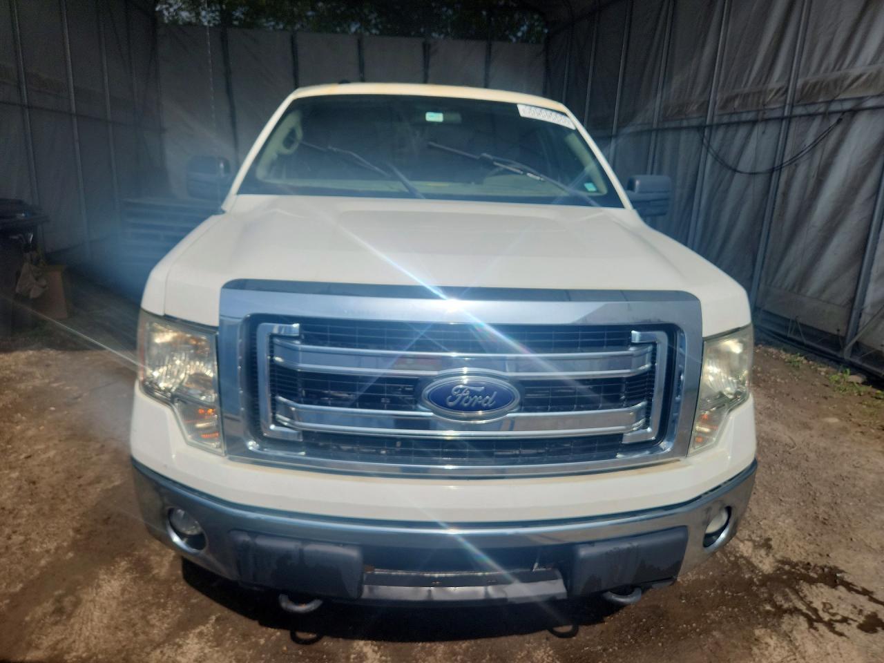 2014 Ford F150 Super Cab White vin: 1FTVX1EFXEKF11912