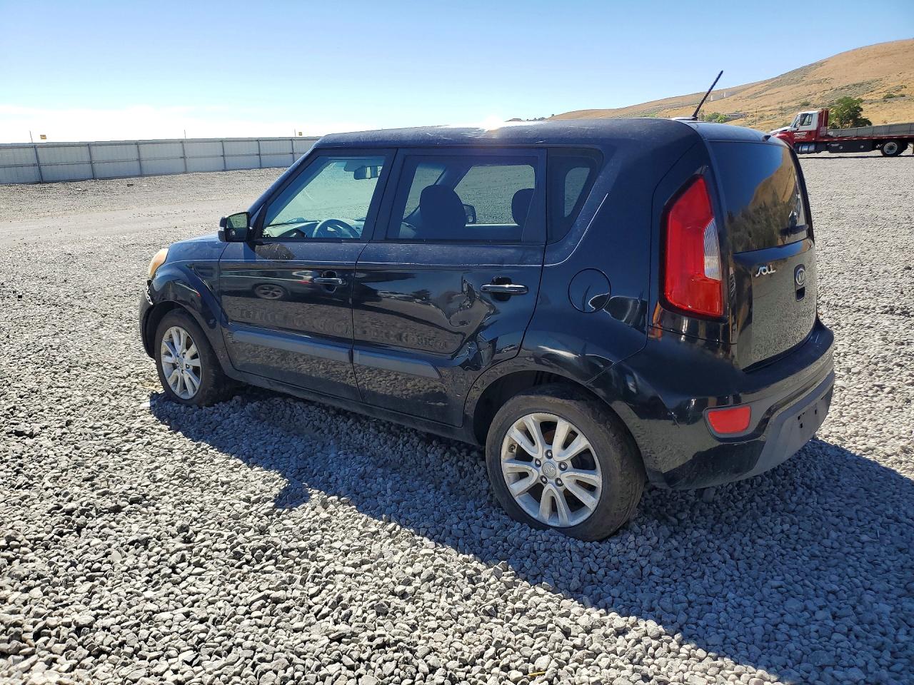 2012 Kia Soul + Black vin: KNDJT2A61C7380844