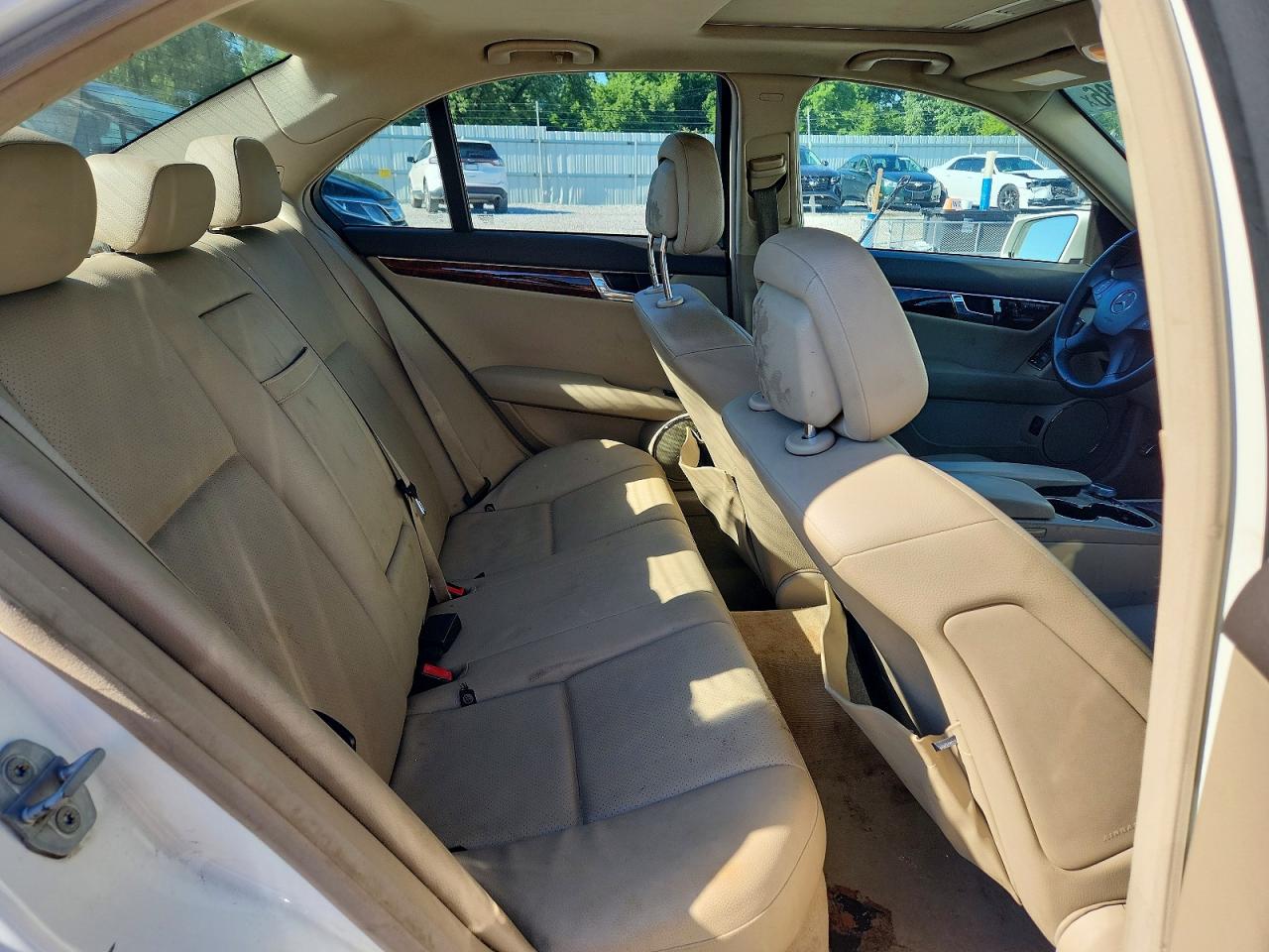 2010 Mercedes-benz C 300 4matic White vin: WDDGF8BB1AR106566